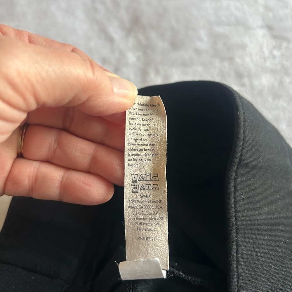 SPANX Black Leggings with Elastic Waistband, back pockets and Tapered Fit Sz L - Picture 8 of 9